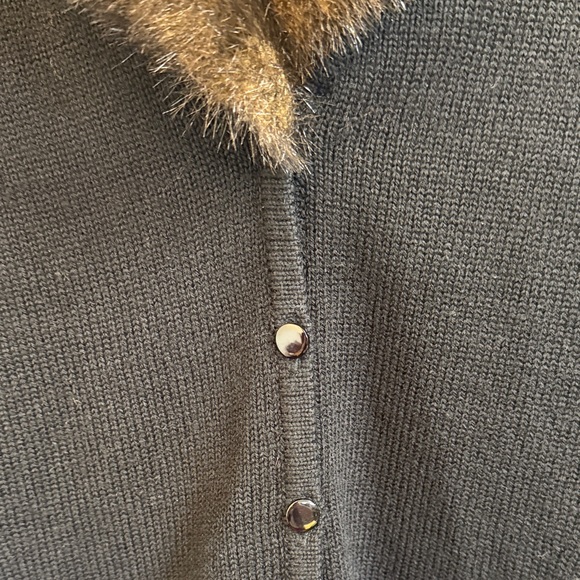Elegant button down  Black Cardigan with Faux Fur Trim 90s winter layering top - Picture 3 of 6